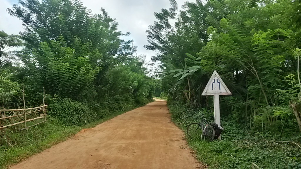 Track to Ampasimbe-Onibe